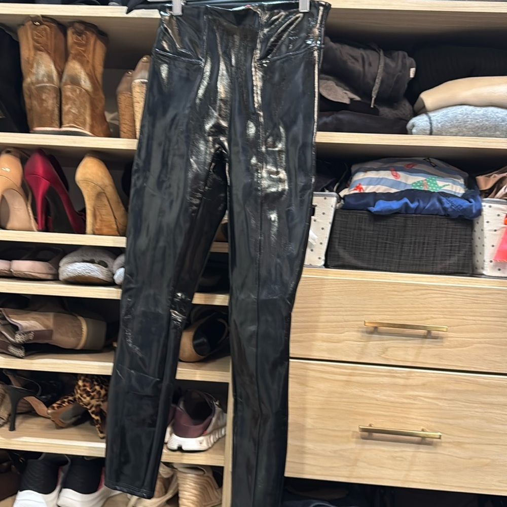 Spanx petite faux patent leather leggings in size XS.